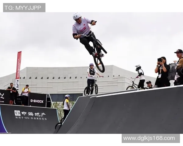 成都极限运动队与上海极限运动队赛后状态分析与复盘探讨