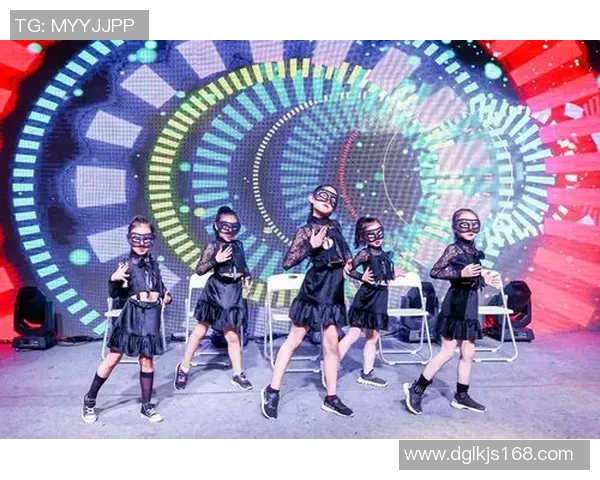 武汉攀岩队在世界街舞大赛中的团队协作表现精彩点评与分析