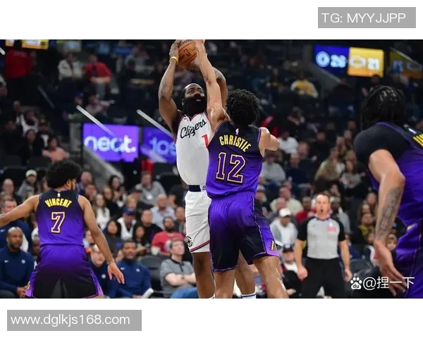 2019年火箭队与快船队激战精彩瞬间文字直播全程回顾